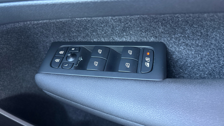 Volvo Xc40 1.5 T4 Recharge PHEV Plus Dark 5dr Auto Estate